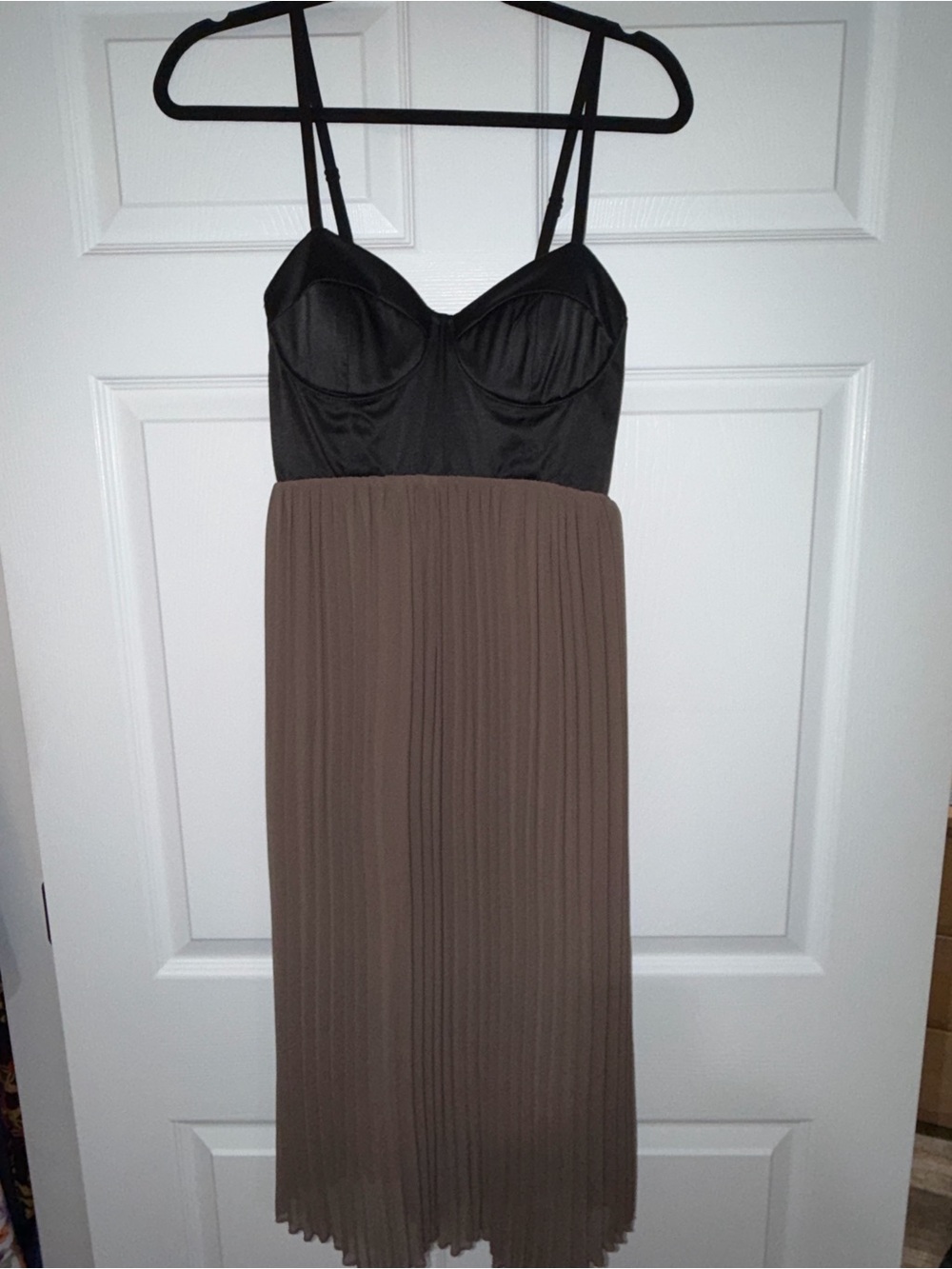 XTAREN Two-Tone Bustier Pleated Midi Dress
